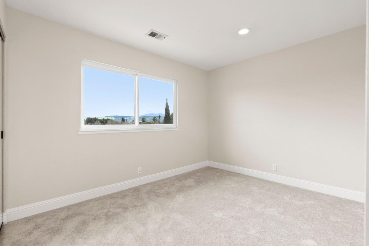 Detail Gallery Image 24 of 36 For 436 E Branham Ln, San Jose,  CA 95111 - 3 Beds | 2/1 Baths