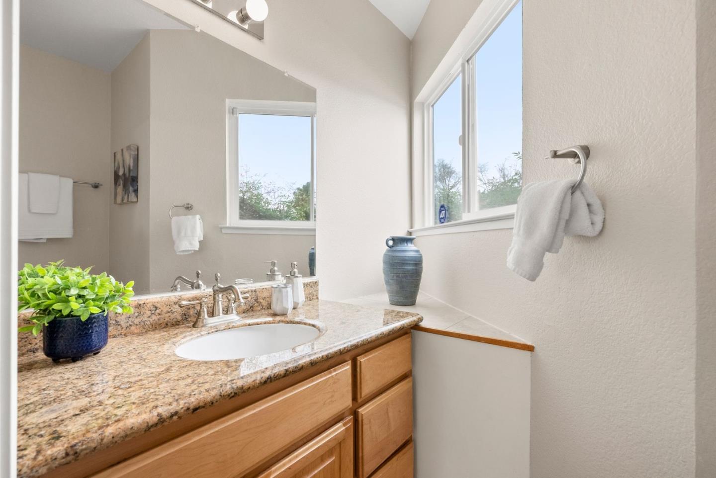 Detail Gallery Image 32 of 36 For 436 E Branham Ln, San Jose,  CA 95111 - 3 Beds | 2/1 Baths