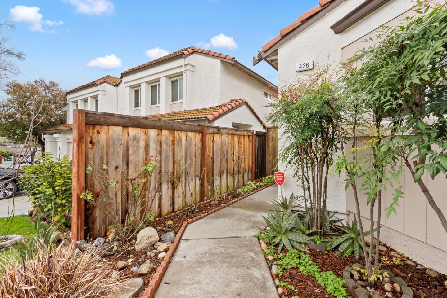Detail Gallery Image 7 of 36 For 436 E Branham Ln, San Jose,  CA 95111 - 3 Beds | 2/1 Baths