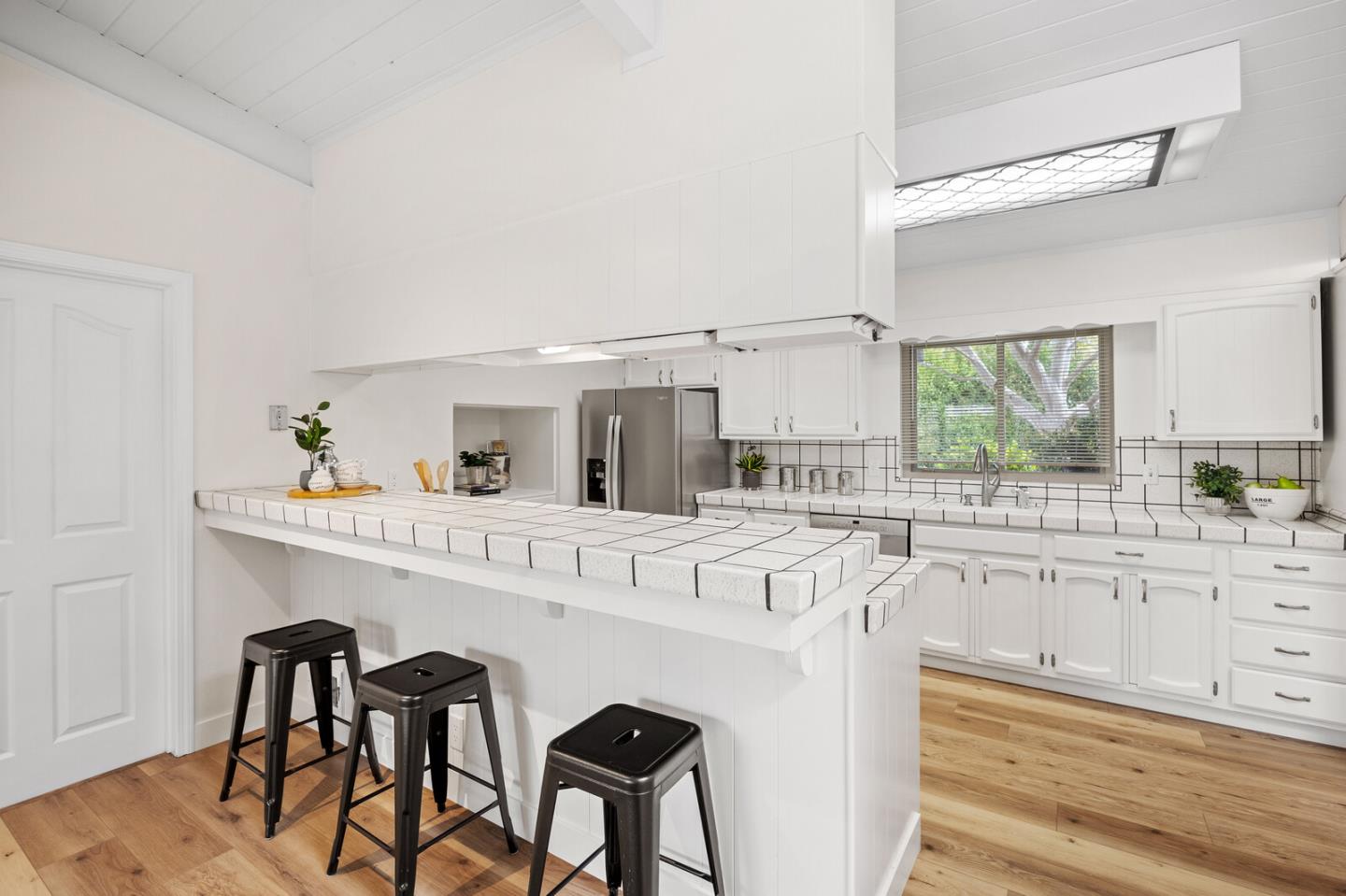 Detail Gallery Image 11 of 41 For 3868 Corina Way, Palo Alto,  CA 94303 - 3 Beds | 2 Baths