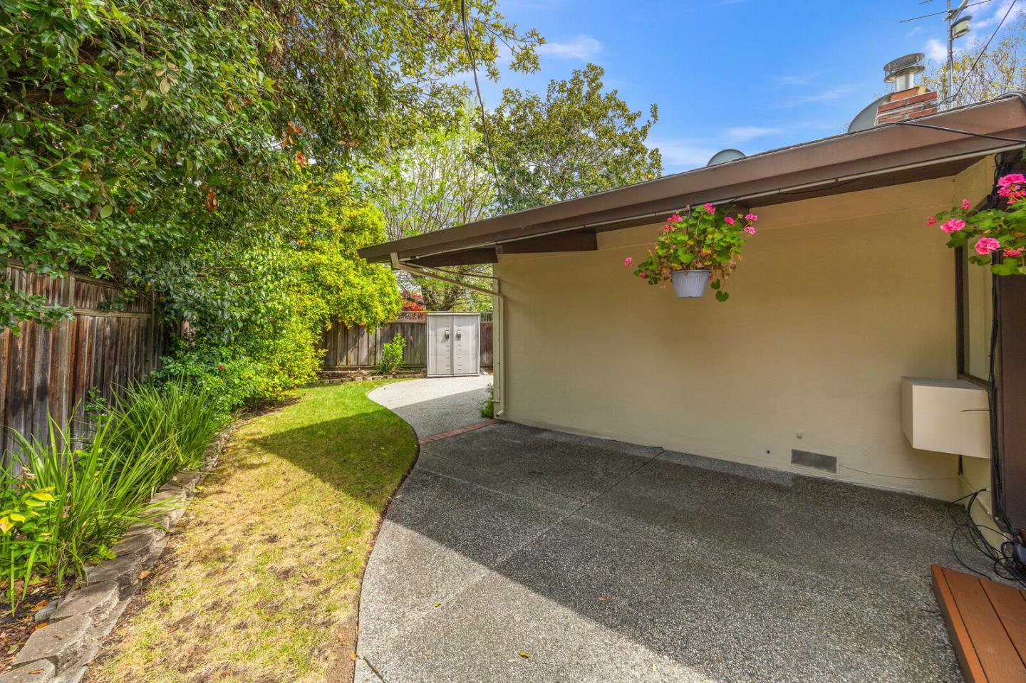 Detail Gallery Image 40 of 41 For 3868 Corina Way, Palo Alto,  CA 94303 - 3 Beds | 2 Baths