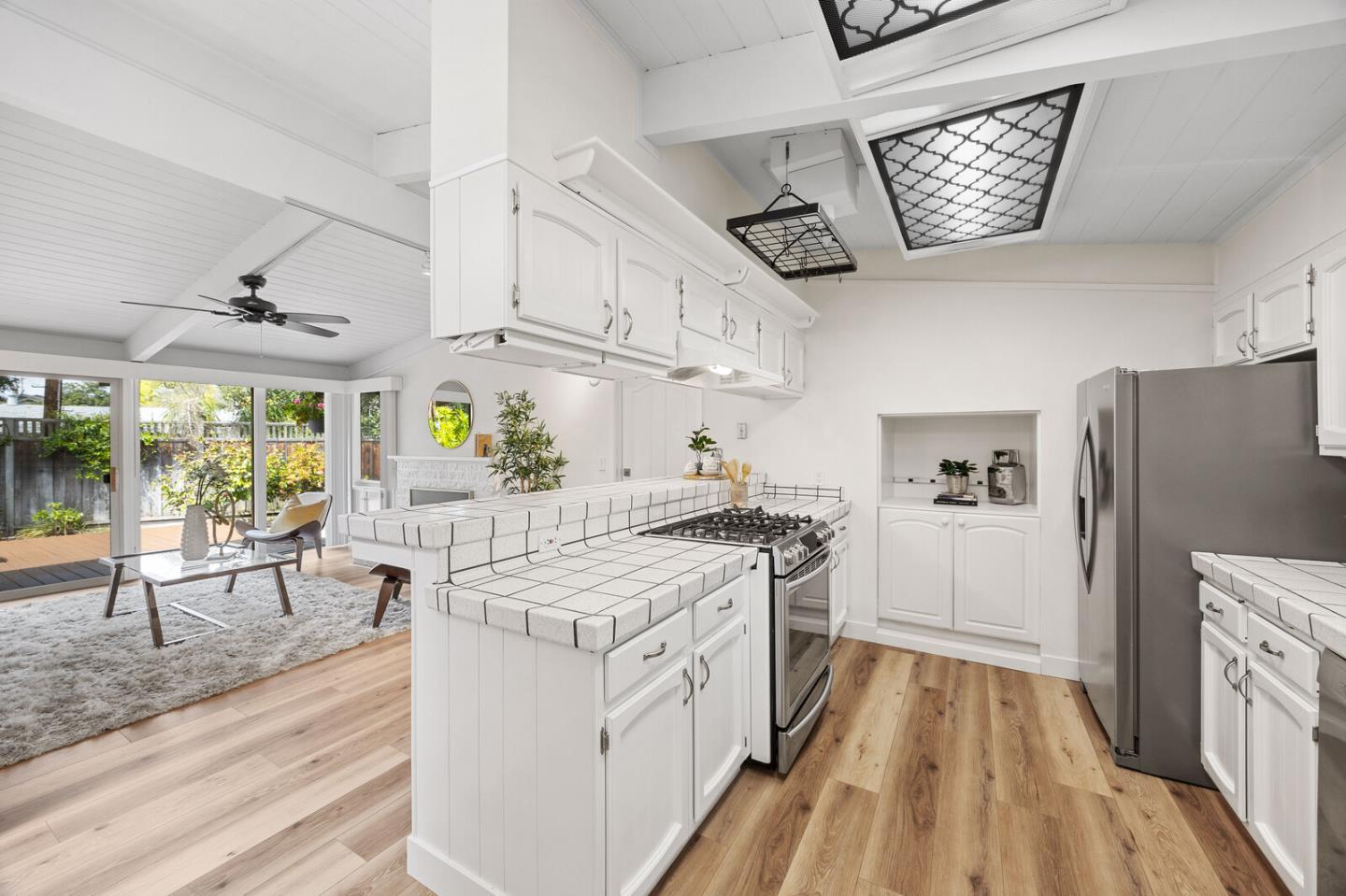 Detail Gallery Image 9 of 41 For 3868 Corina Way, Palo Alto,  CA 94303 - 3 Beds | 2 Baths