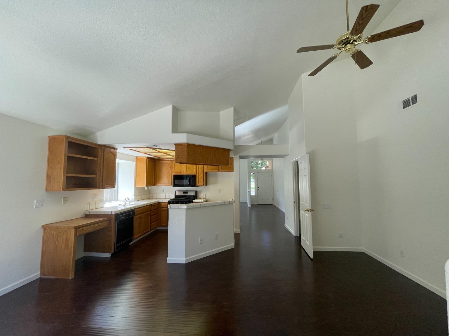 Detail Gallery Image 4 of 15 For 1801 Patton Dr, Modesto,  CA 95356 - 3 Beds | 2 Baths