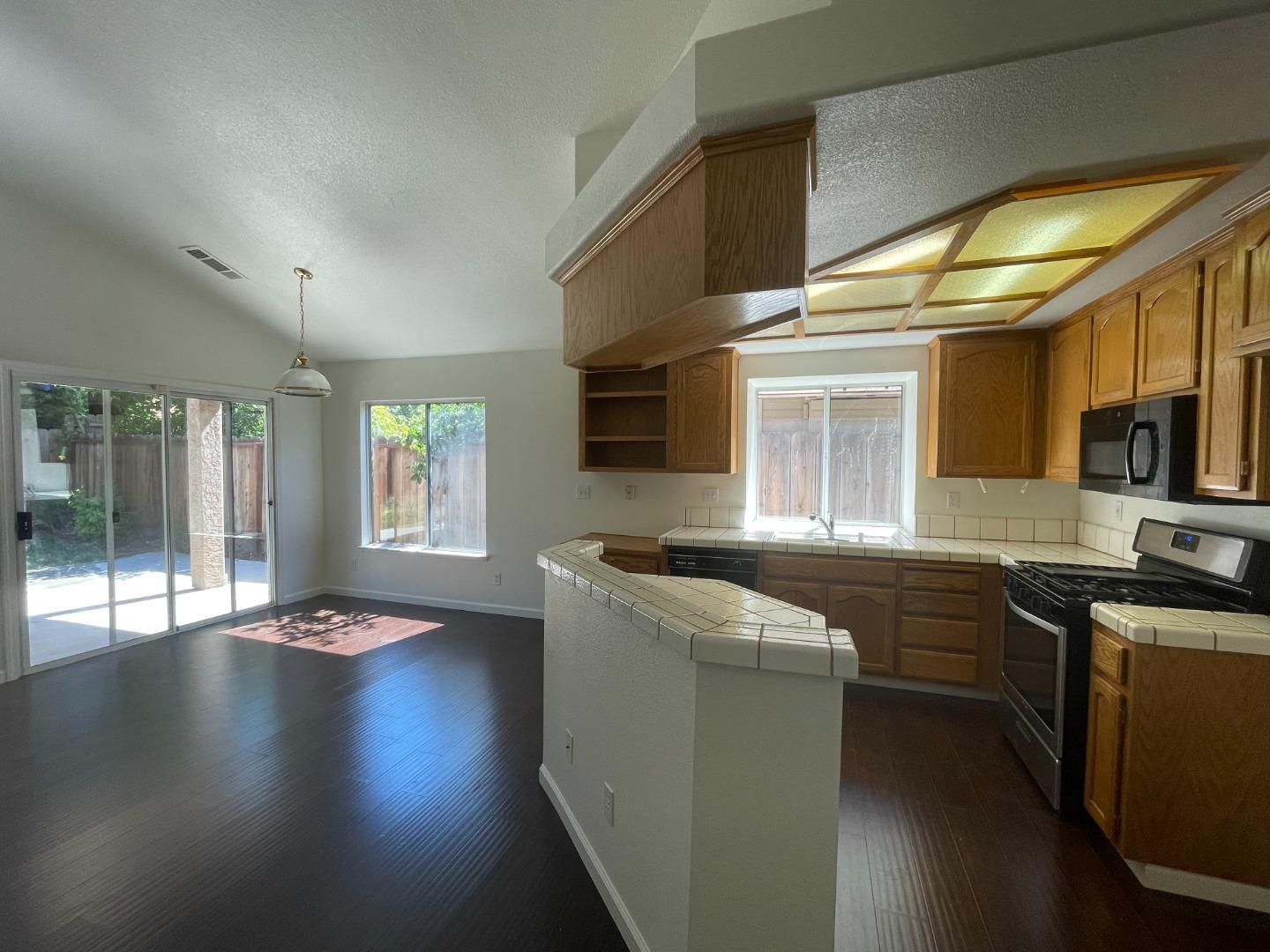 Detail Gallery Image 7 of 15 For 1801 Patton Dr, Modesto,  CA 95356 - 3 Beds | 2 Baths