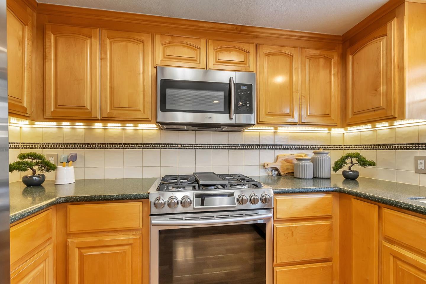 Detail Gallery Image 11 of 29 For 289 De Soto Dr, Los Gatos,  CA 95032 - 2 Beds | 2/1 Baths