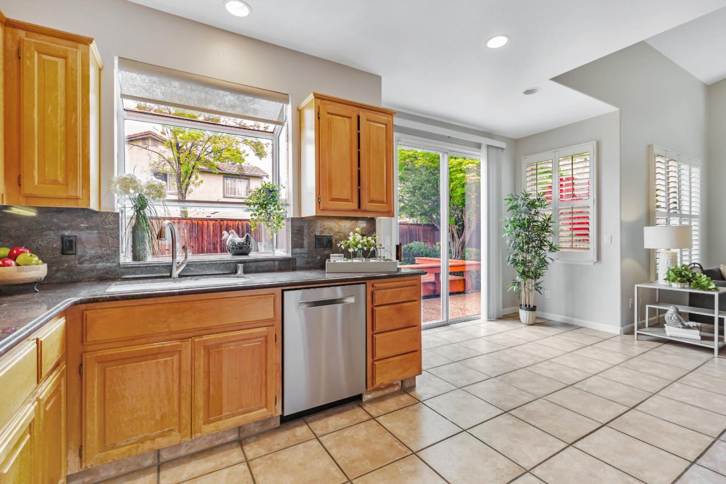Detail Gallery Image 14 of 42 For 3307 Monte Verde Ln, San Jose,  CA 95135 - 4 Beds | 3 Baths