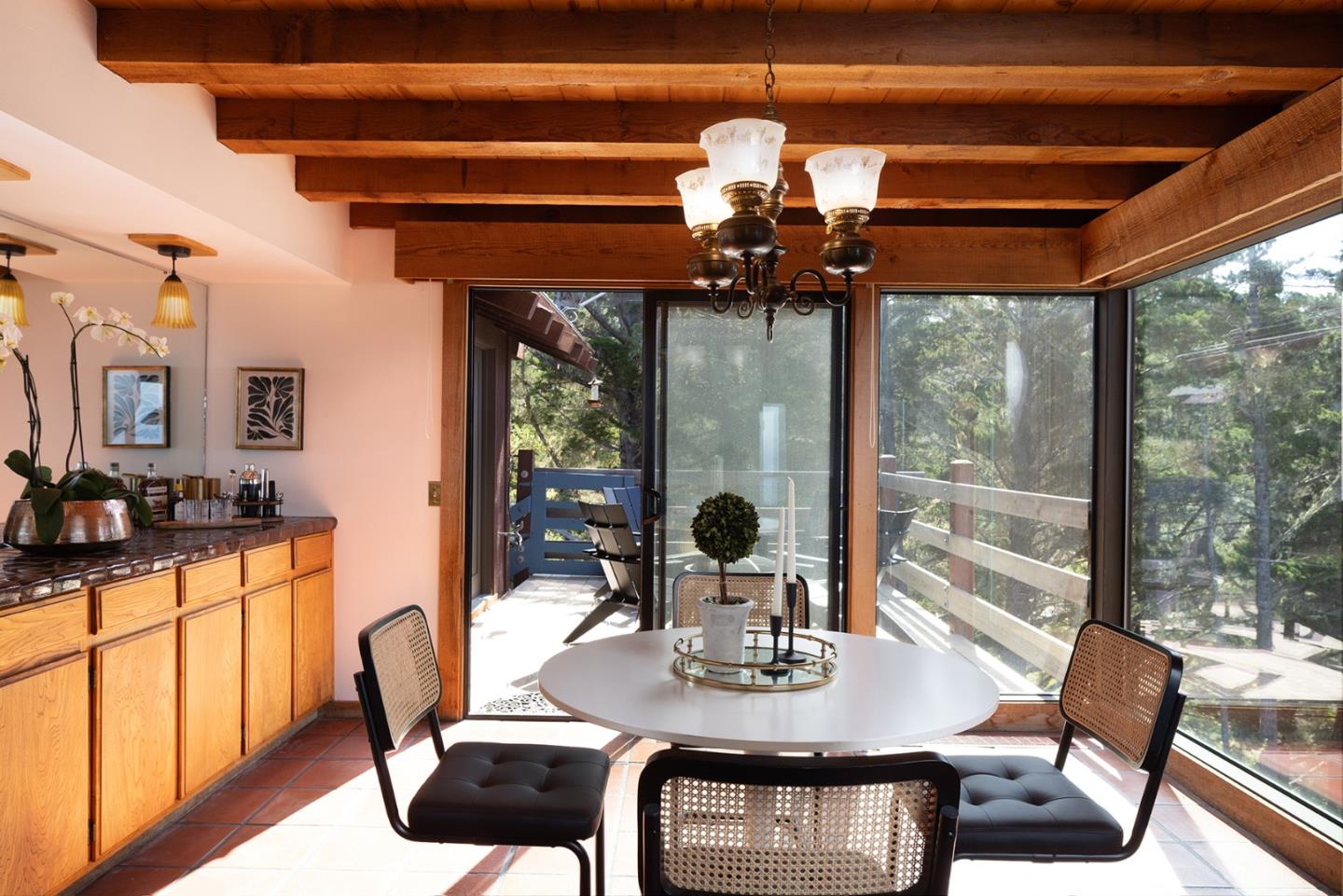 Detail Gallery Image 11 of 21 For 199 Upper Walden Rd, Carmel,  CA 93923 - 3 Beds | 2/1 Baths