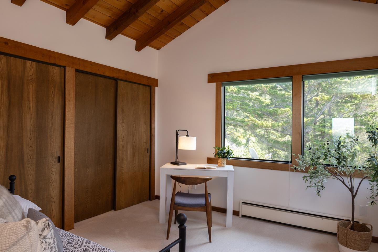 Detail Gallery Image 14 of 21 For 199 Upper Walden Rd, Carmel,  CA 93923 - 3 Beds | 2/1 Baths