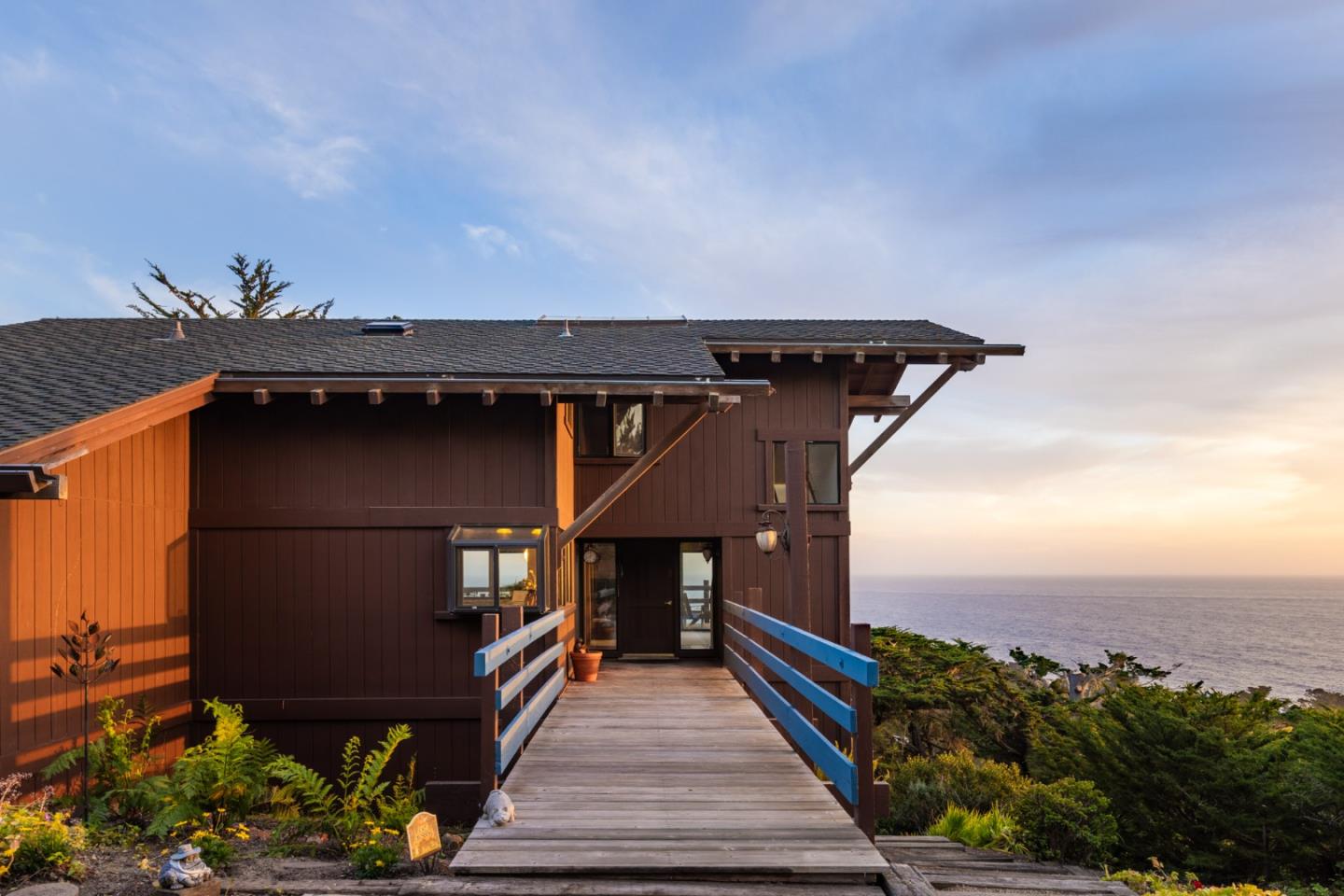 Detail Gallery Image 2 of 21 For 199 Upper Walden Rd, Carmel,  CA 93923 - 3 Beds | 2/1 Baths
