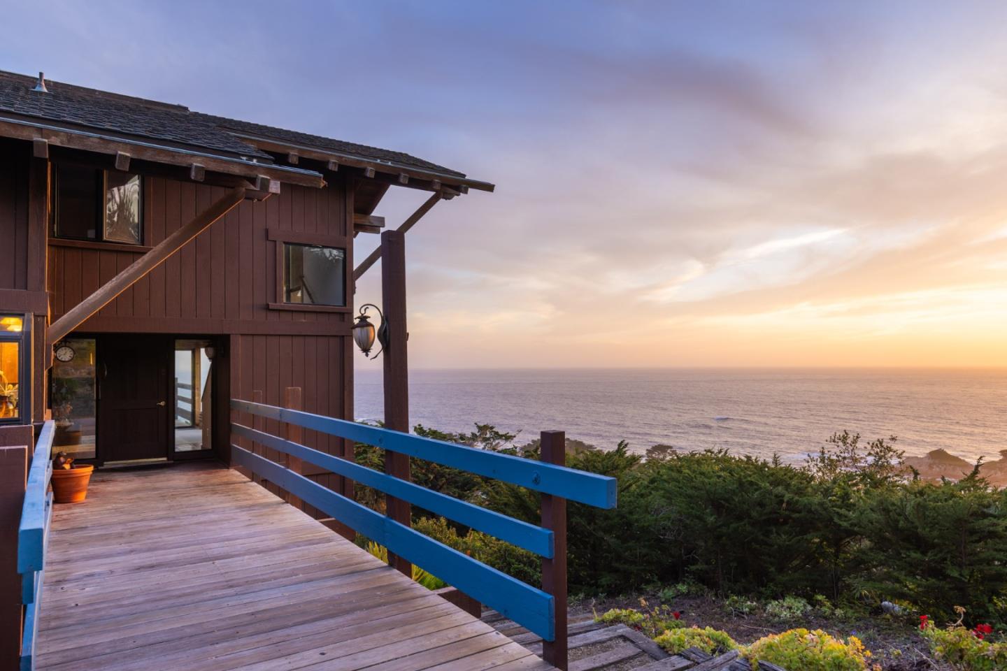 Detail Gallery Image 3 of 21 For 199 Upper Walden Rd, Carmel,  CA 93923 - 3 Beds | 2/1 Baths