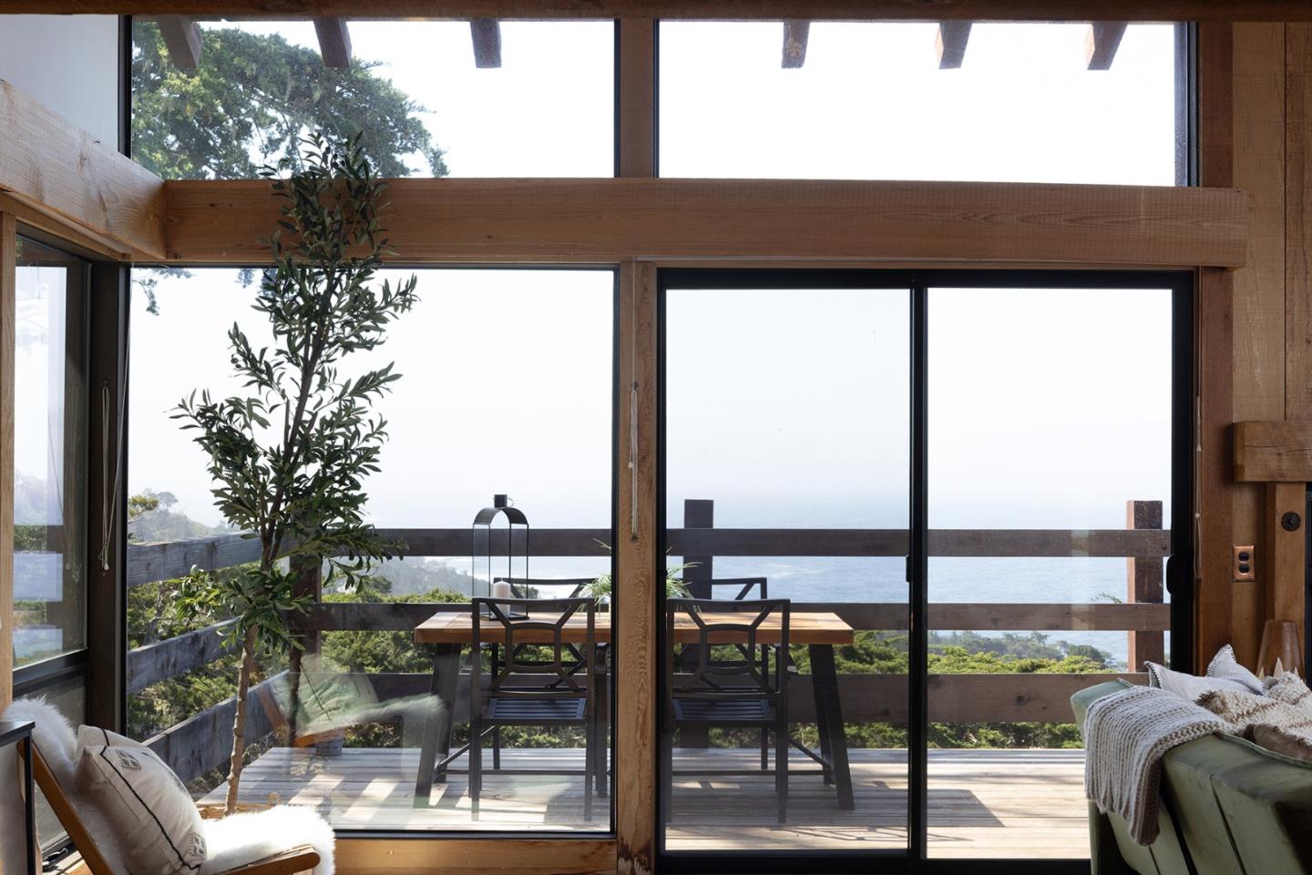 Detail Gallery Image 6 of 21 For 199 Upper Walden Rd, Carmel,  CA 93923 - 3 Beds | 2/1 Baths