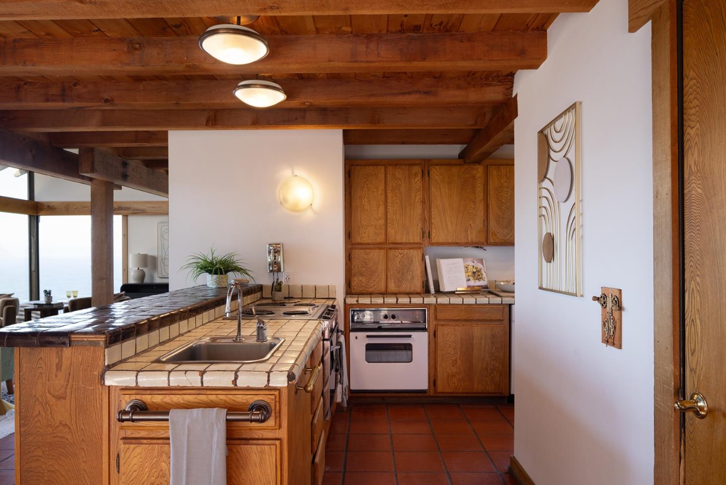Detail Gallery Image 8 of 21 For 199 Upper Walden Rd, Carmel,  CA 93923 - 3 Beds | 2/1 Baths