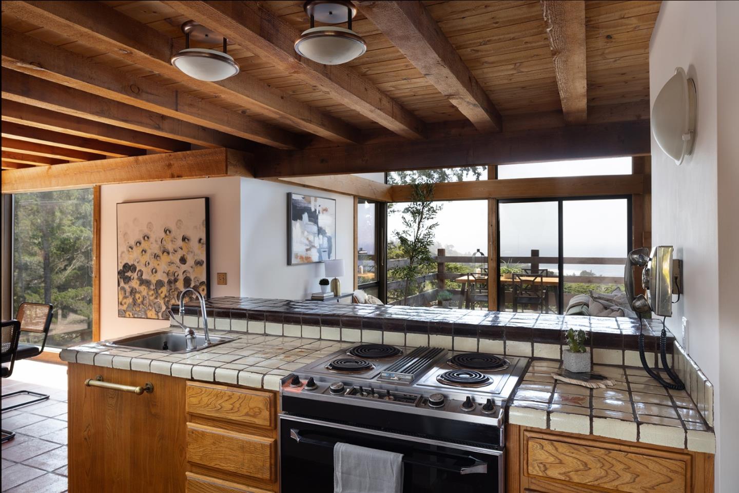 Detail Gallery Image 9 of 21 For 199 Upper Walden Rd, Carmel,  CA 93923 - 3 Beds | 2/1 Baths