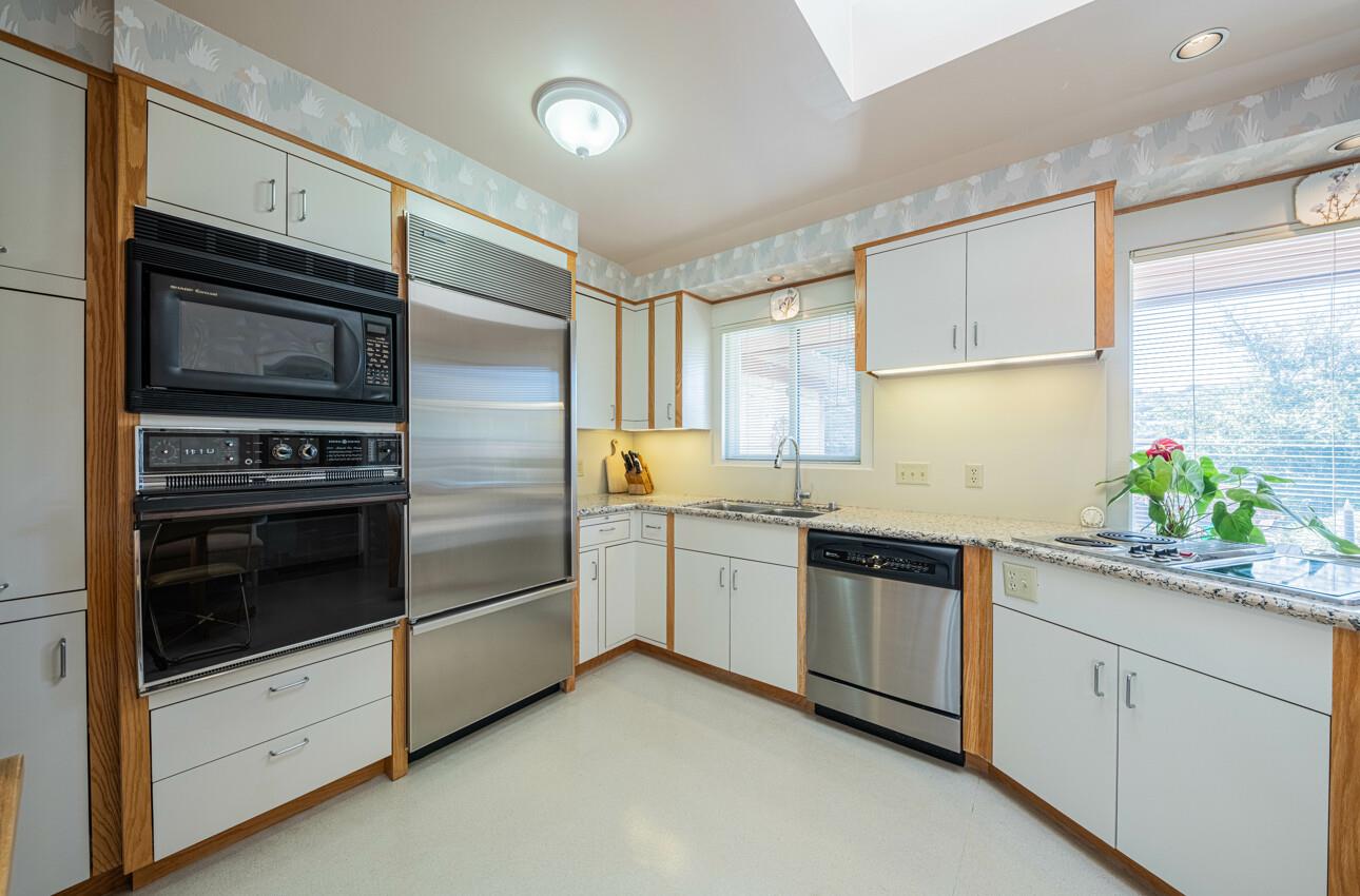 Detail Gallery Image 10 of 25 For 800 Adair Pl, Del Rey Oaks,  CA 93940 - 3 Beds | 1/1 Baths