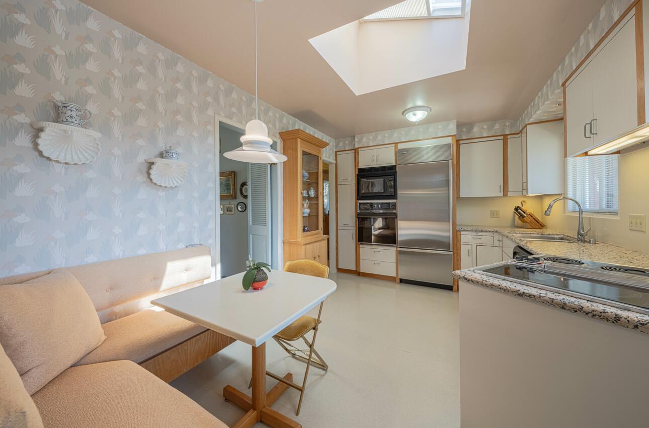 Detail Gallery Image 11 of 25 For 800 Adair Pl, Del Rey Oaks,  CA 93940 - 3 Beds | 1/1 Baths