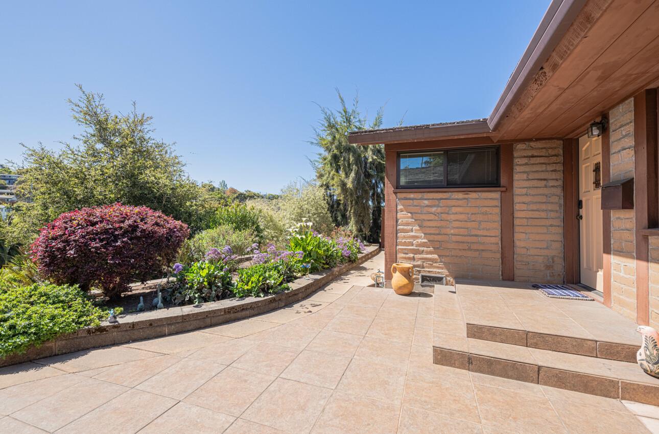 Detail Gallery Image 3 of 25 For 800 Adair Pl, Del Rey Oaks,  CA 93940 - 3 Beds | 1/1 Baths