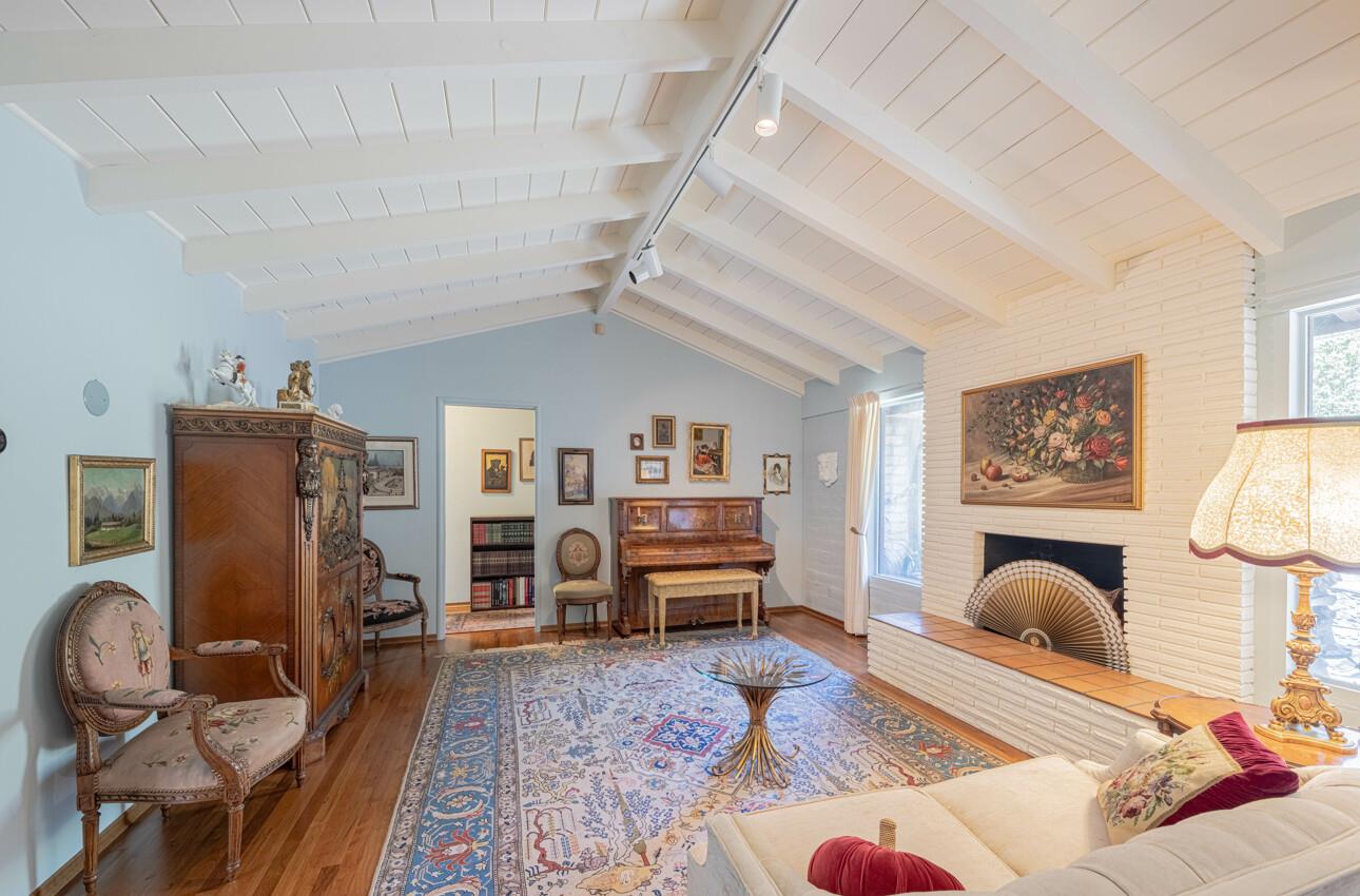 Detail Gallery Image 5 of 25 For 800 Adair Pl, Del Rey Oaks,  CA 93940 - 3 Beds | 1/1 Baths