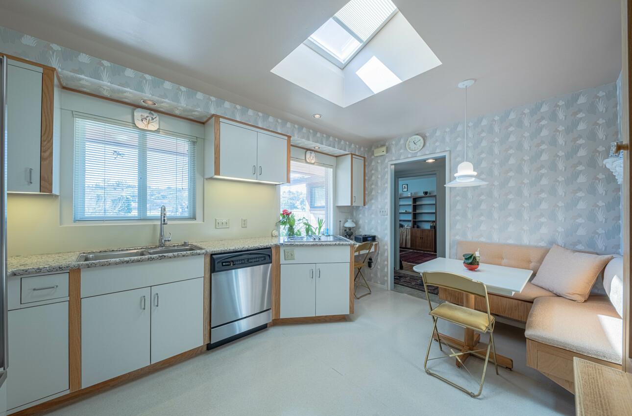 Detail Gallery Image 9 of 25 For 800 Adair Pl, Del Rey Oaks,  CA 93940 - 3 Beds | 1/1 Baths