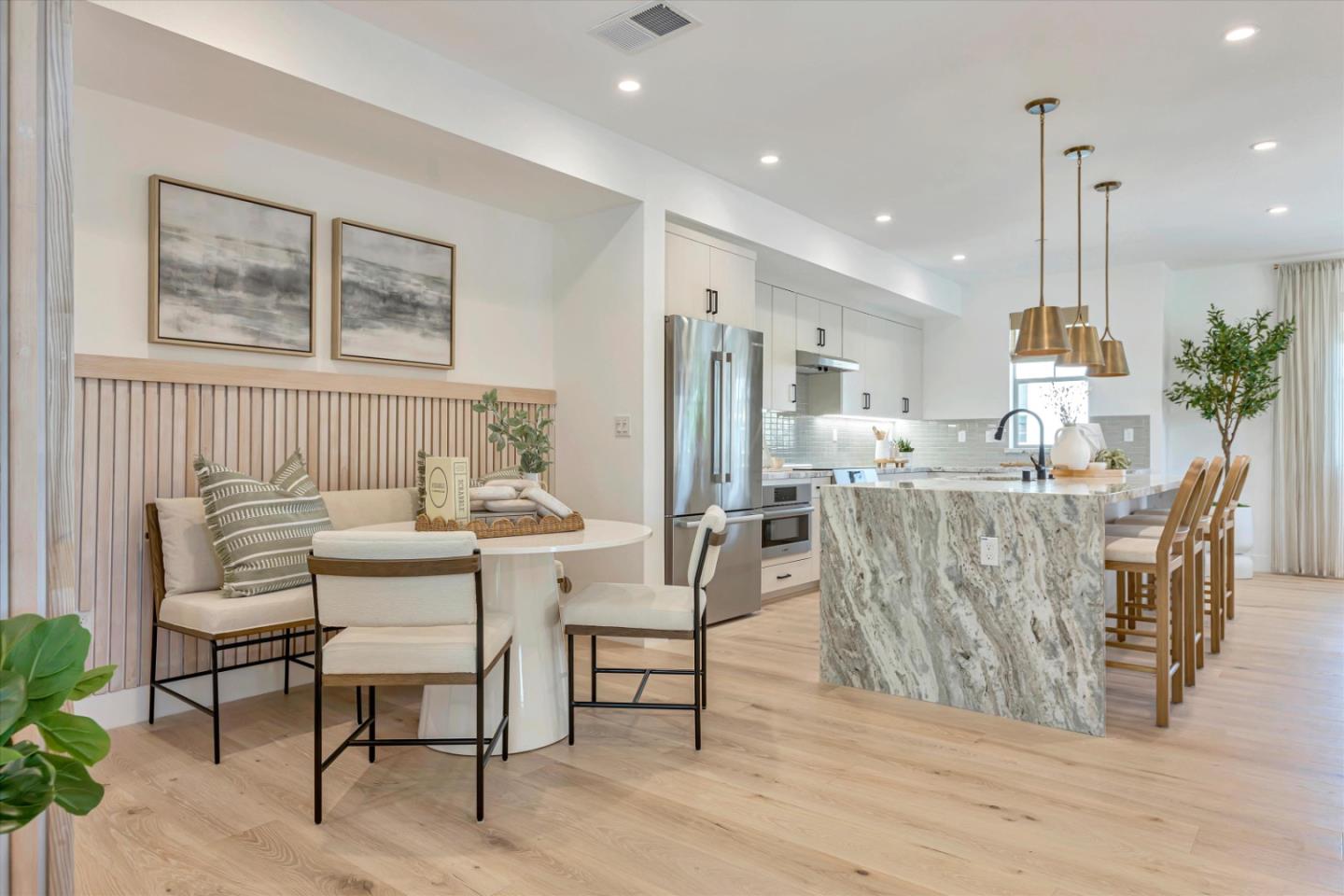 Detail Gallery Image 6 of 12 For 208 Oak Cir, Walnut Creek,  CA 94597 - 4 Beds | 3/1 Baths