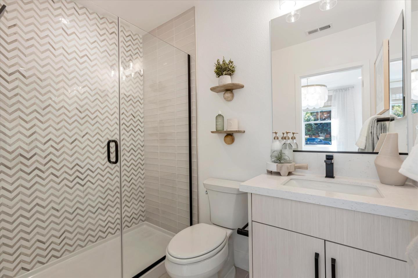 Detail Gallery Image 9 of 12 For 208 Oak Cir, Walnut Creek,  CA 94597 - 4 Beds | 3/1 Baths