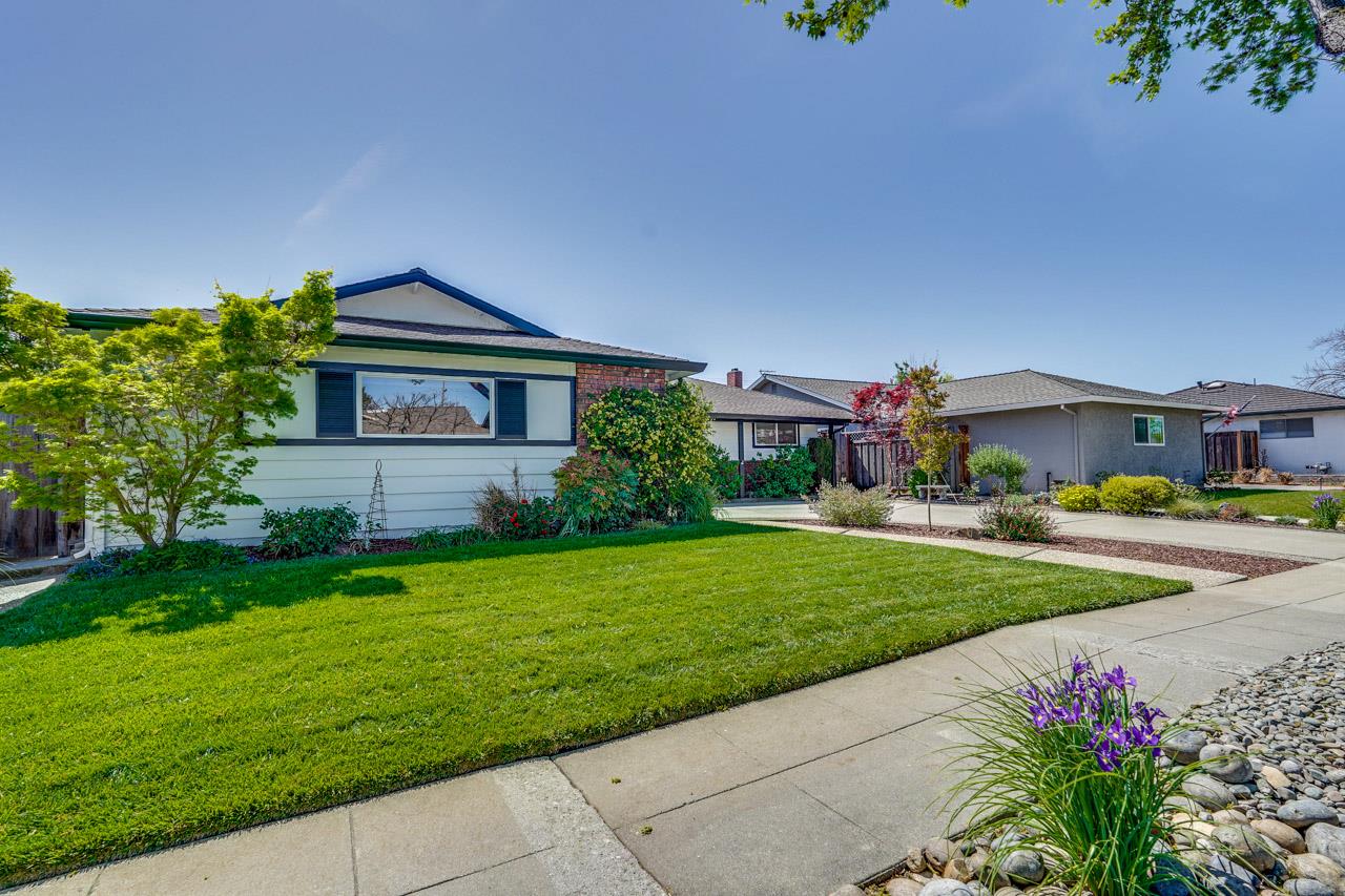 Detail Gallery Image 10 of 103 For 1592 Chambers Dr, San Jose,  CA 95118 - 4 Beds | 2/1 Baths