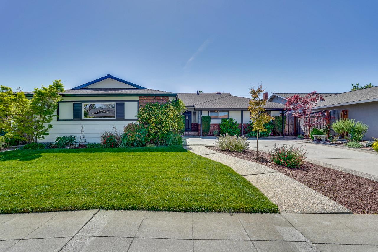 Detail Gallery Image 13 of 103 For 1592 Chambers Dr, San Jose,  CA 95118 - 4 Beds | 2/1 Baths