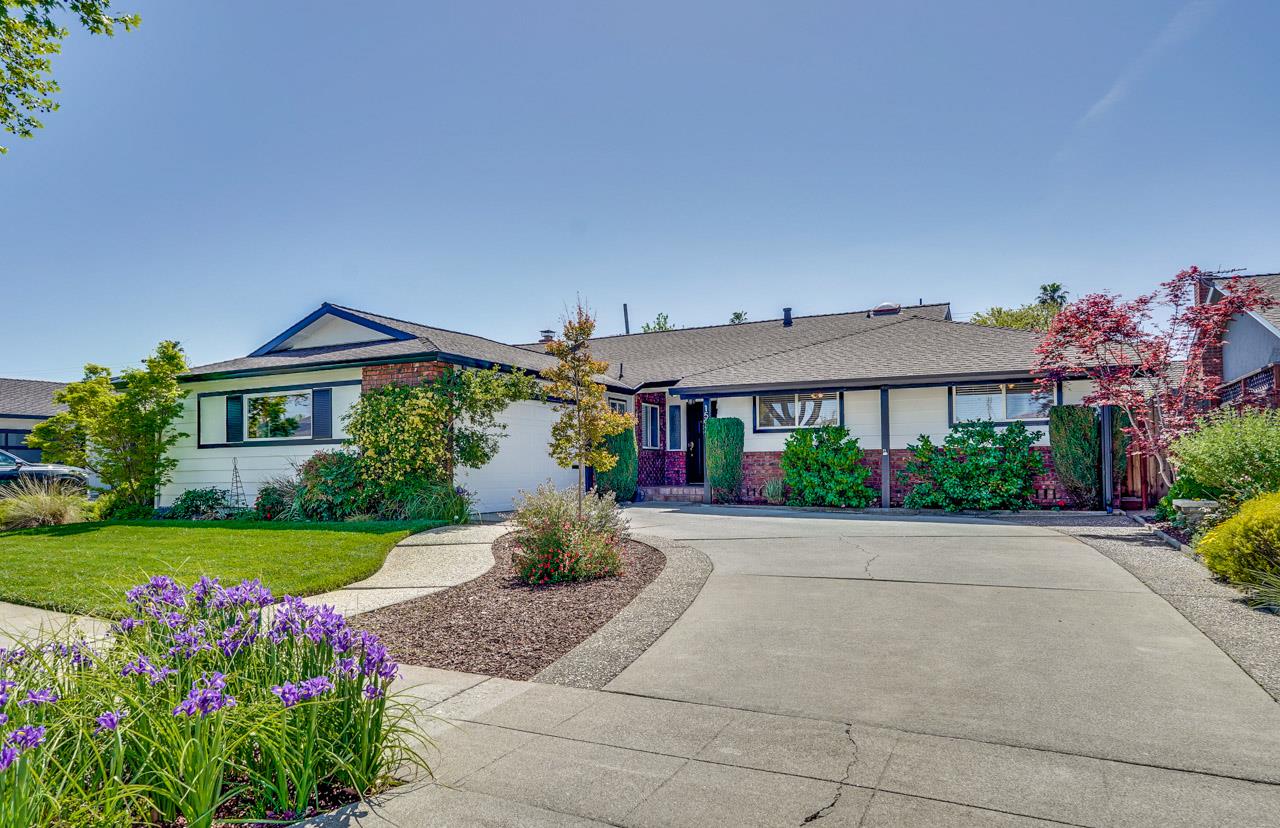 Detail Gallery Image 2 of 103 For 1592 Chambers Dr, San Jose,  CA 95118 - 4 Beds | 2/1 Baths