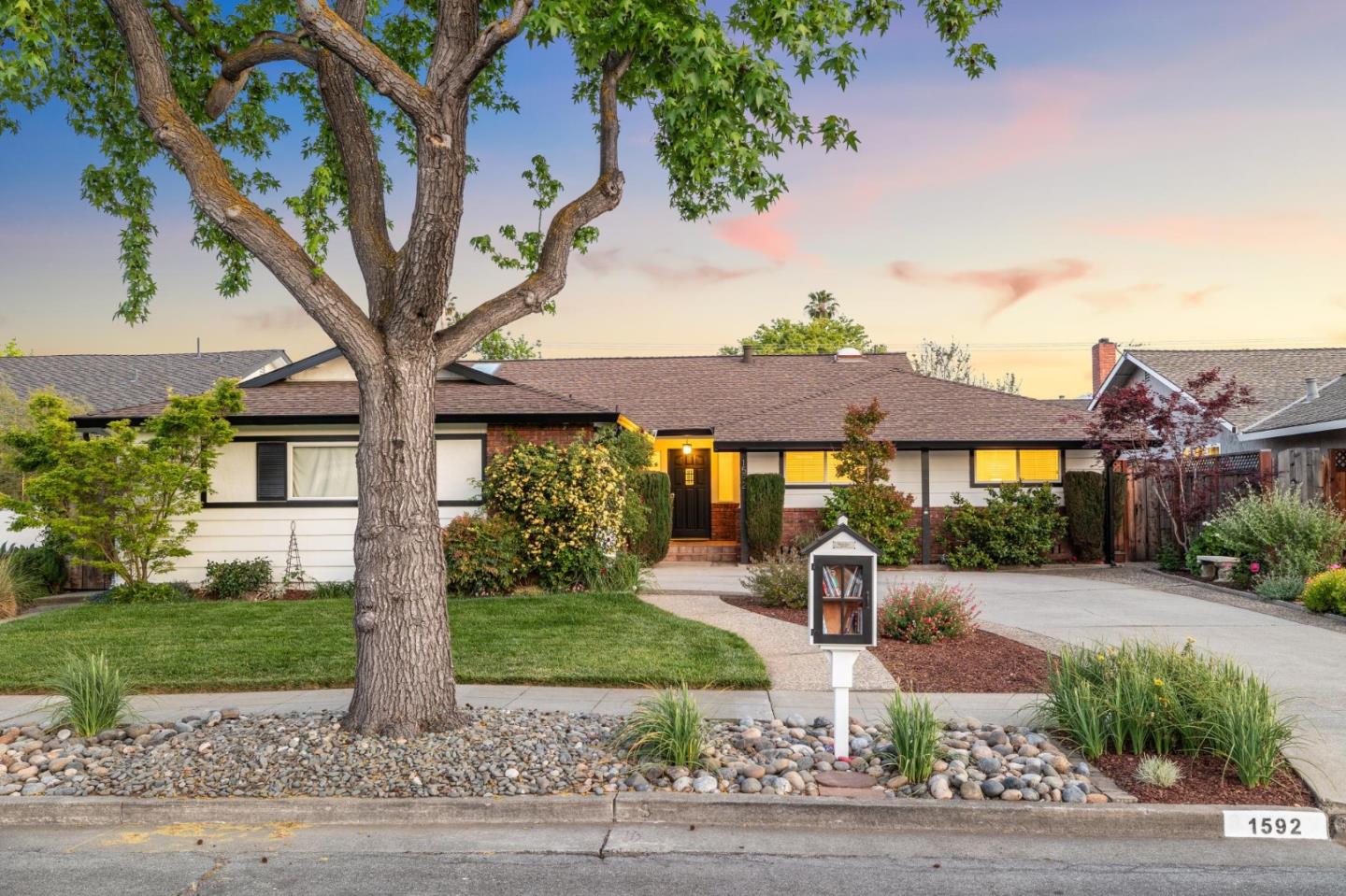 Detail Gallery Image 3 of 103 For 1592 Chambers Dr, San Jose,  CA 95118 - 4 Beds | 2/1 Baths
