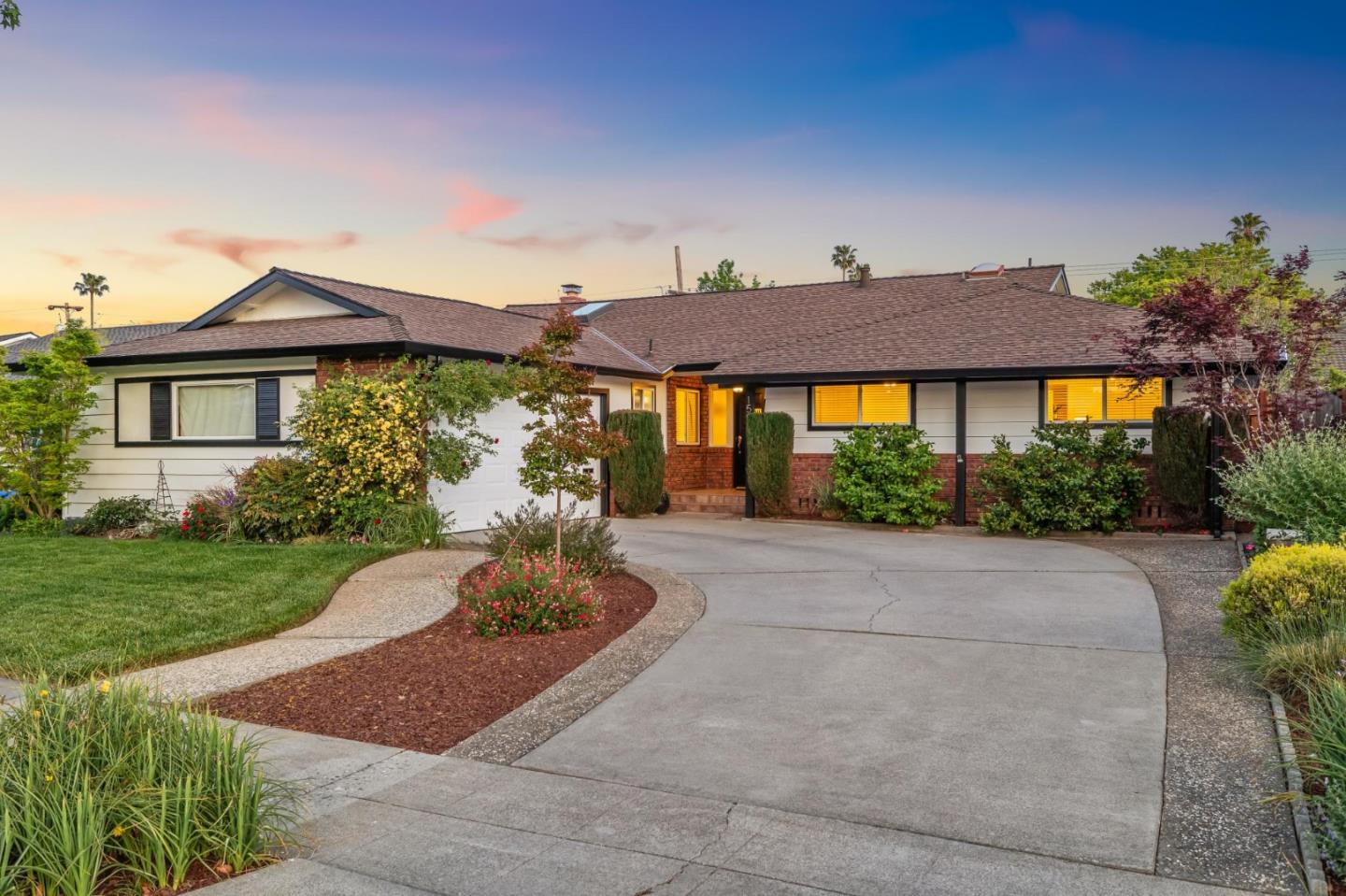 Detail Gallery Image 4 of 103 For 1592 Chambers Dr, San Jose,  CA 95118 - 4 Beds | 2/1 Baths