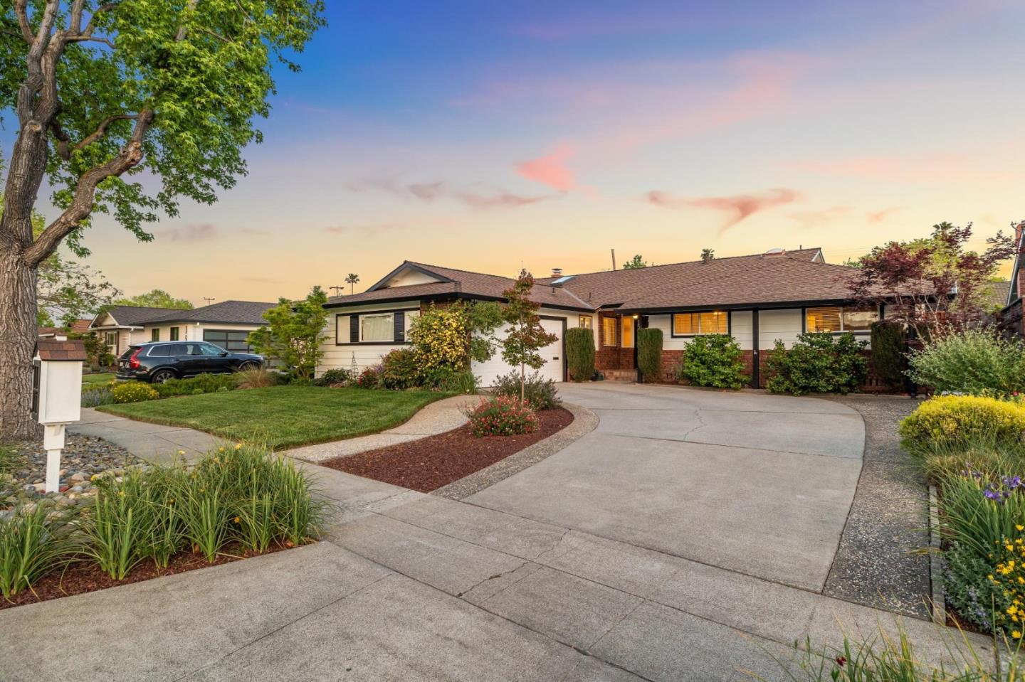 Detail Gallery Image 5 of 103 For 1592 Chambers Dr, San Jose,  CA 95118 - 4 Beds | 2/1 Baths