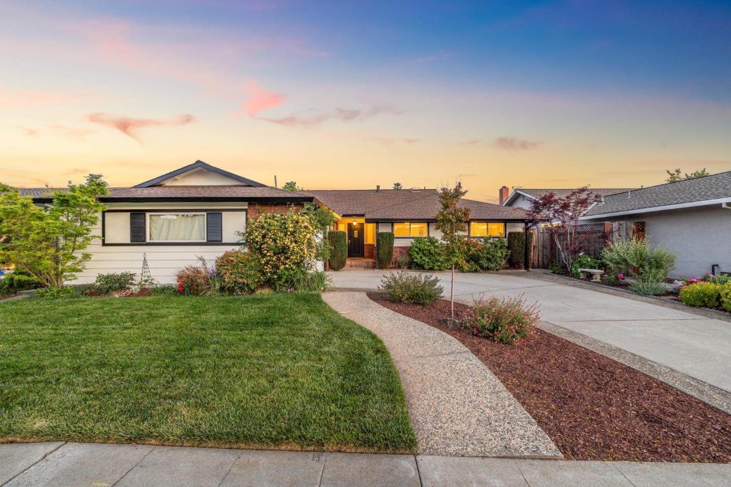 Detail Gallery Image 6 of 103 For 1592 Chambers Dr, San Jose,  CA 95118 - 4 Beds | 2/1 Baths