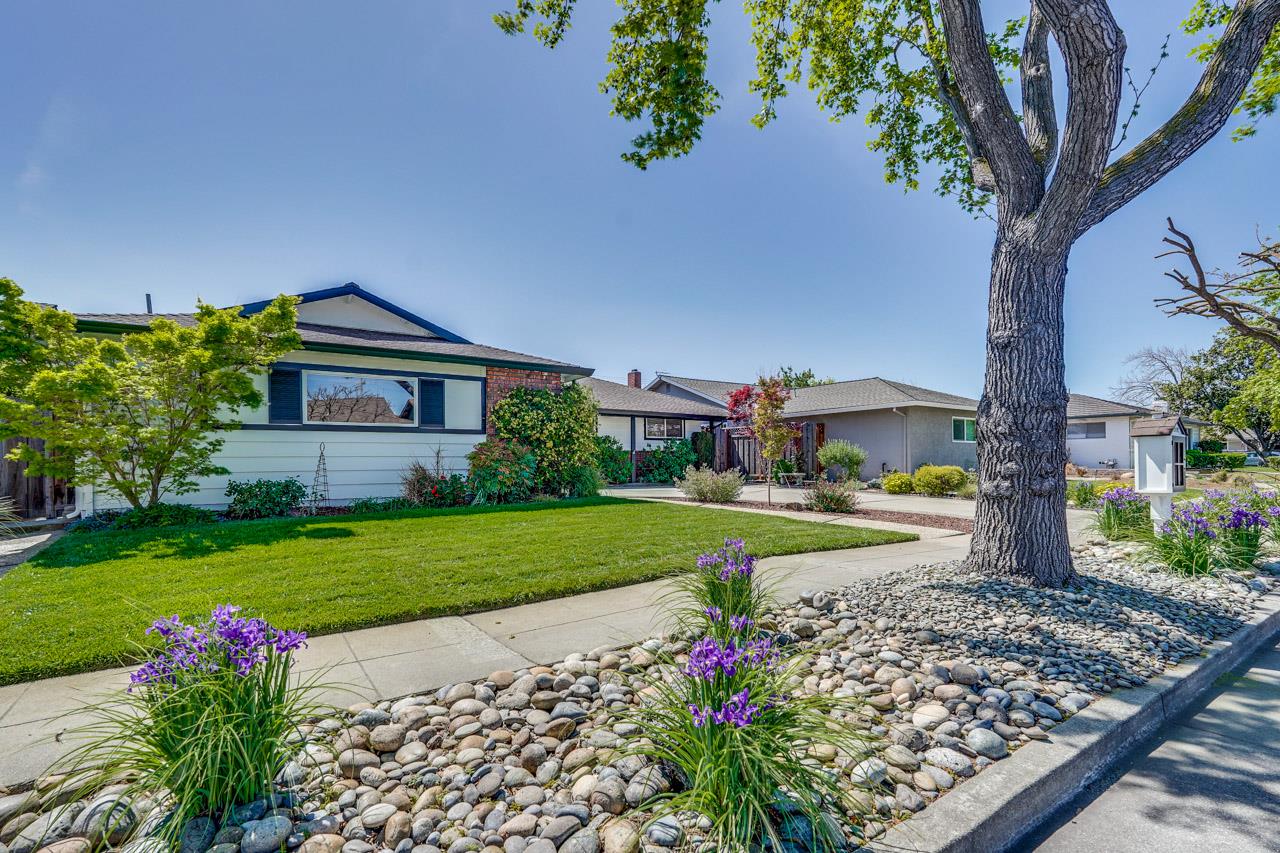 Detail Gallery Image 9 of 103 For 1592 Chambers Dr, San Jose,  CA 95118 - 4 Beds | 2/1 Baths
