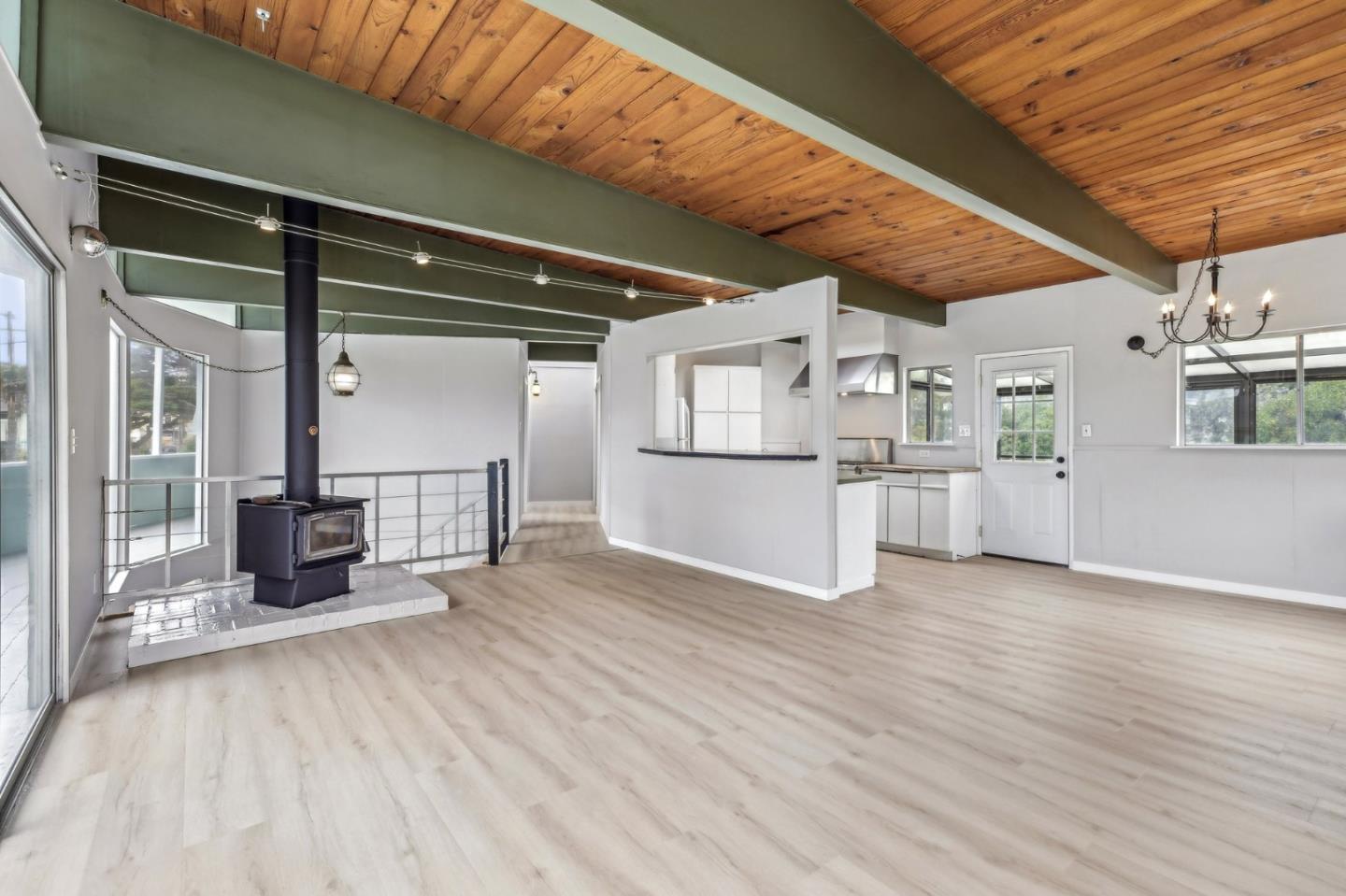 Detail Gallery Image 11 of 54 For 230 Nevada Ave, Moss Beach,  CA 94038 - 2 Beds | 2 Baths