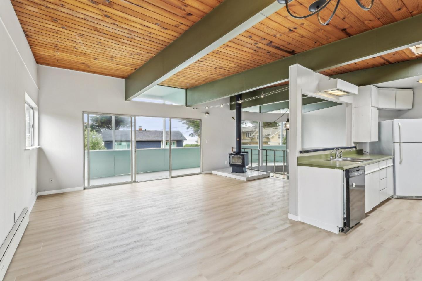 Detail Gallery Image 12 of 54 For 230 Nevada Ave, Moss Beach,  CA 94038 - 2 Beds | 2 Baths