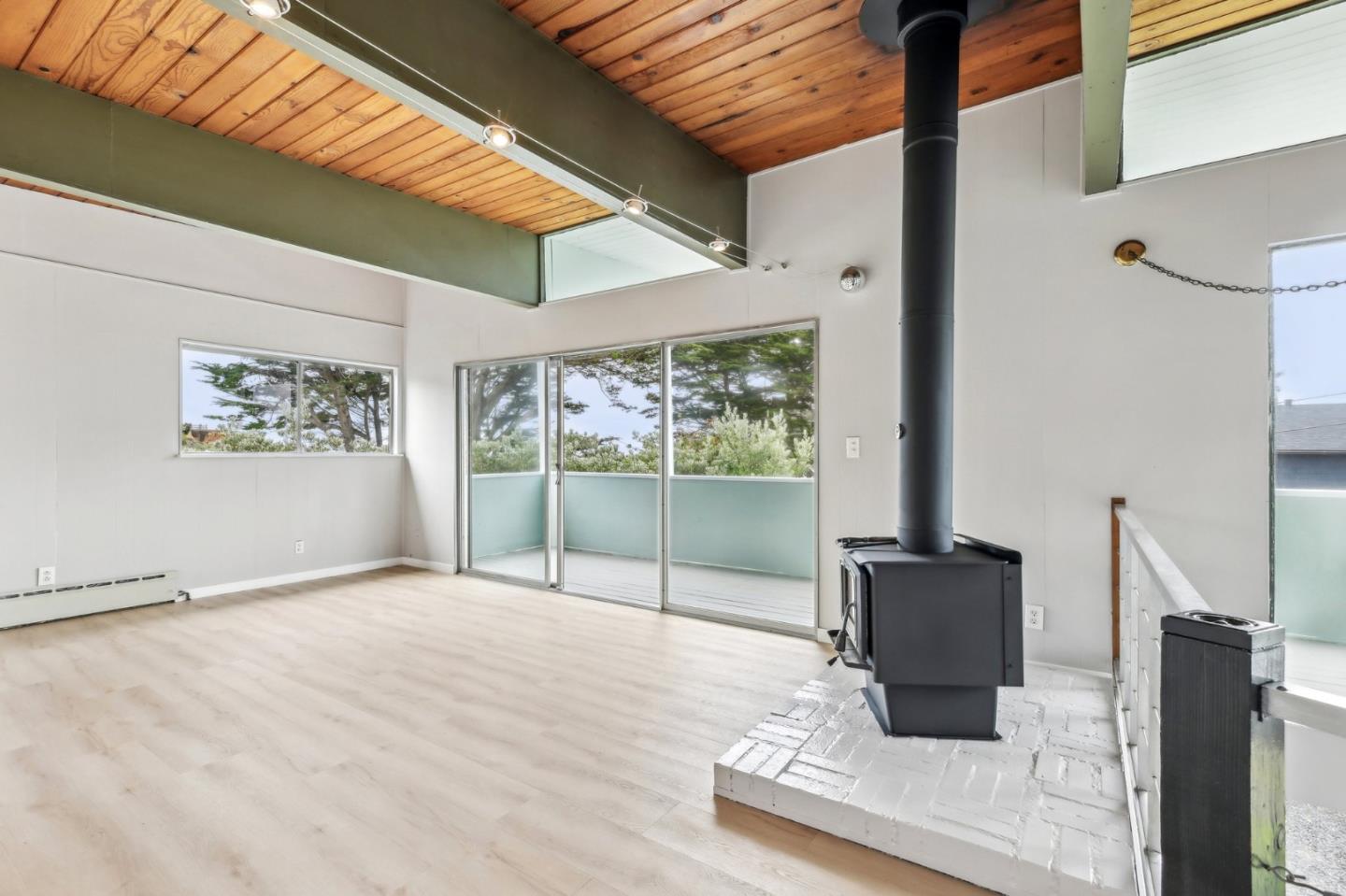 Detail Gallery Image 6 of 54 For 230 Nevada Ave, Moss Beach,  CA 94038 - 2 Beds | 2 Baths