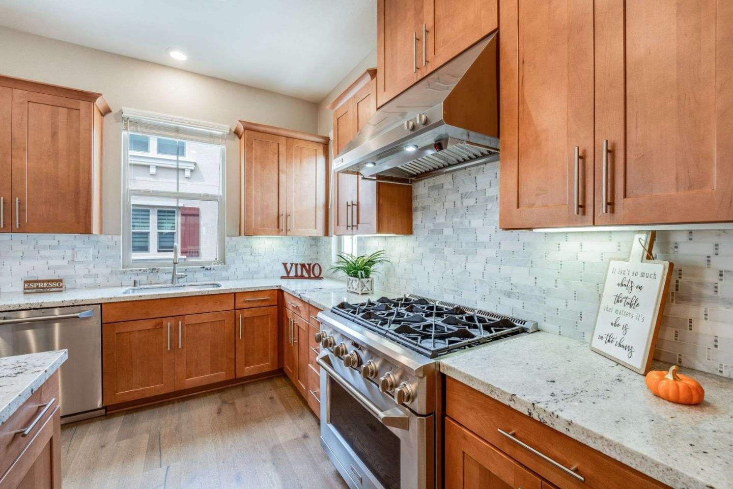 Detail Gallery Image 10 of 41 For 1573 Hidden Creek Ln, Milpitas,  CA 95035 - 4 Beds | 3/1 Baths