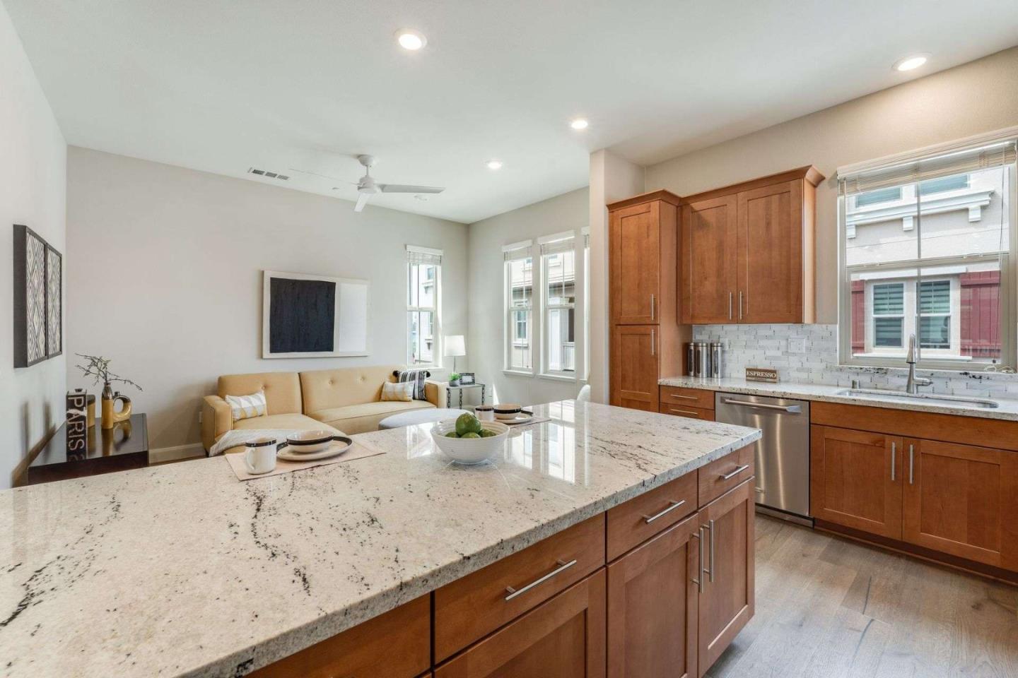 Detail Gallery Image 11 of 41 For 1573 Hidden Creek Ln, Milpitas,  CA 95035 - 4 Beds | 3/1 Baths