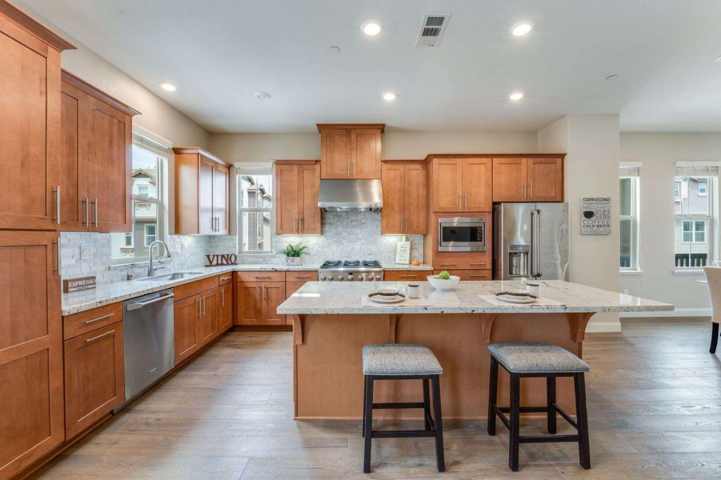 Detail Gallery Image 14 of 41 For 1573 Hidden Creek Ln, Milpitas,  CA 95035 - 4 Beds | 3/1 Baths