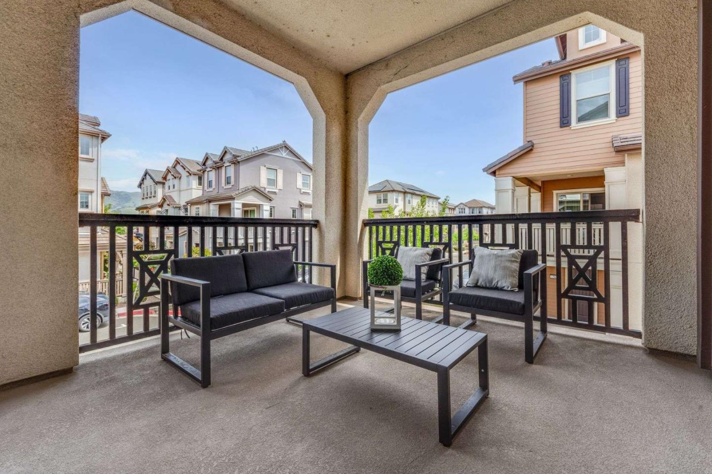 Detail Gallery Image 19 of 41 For 1573 Hidden Creek Ln, Milpitas,  CA 95035 - 4 Beds | 3/1 Baths