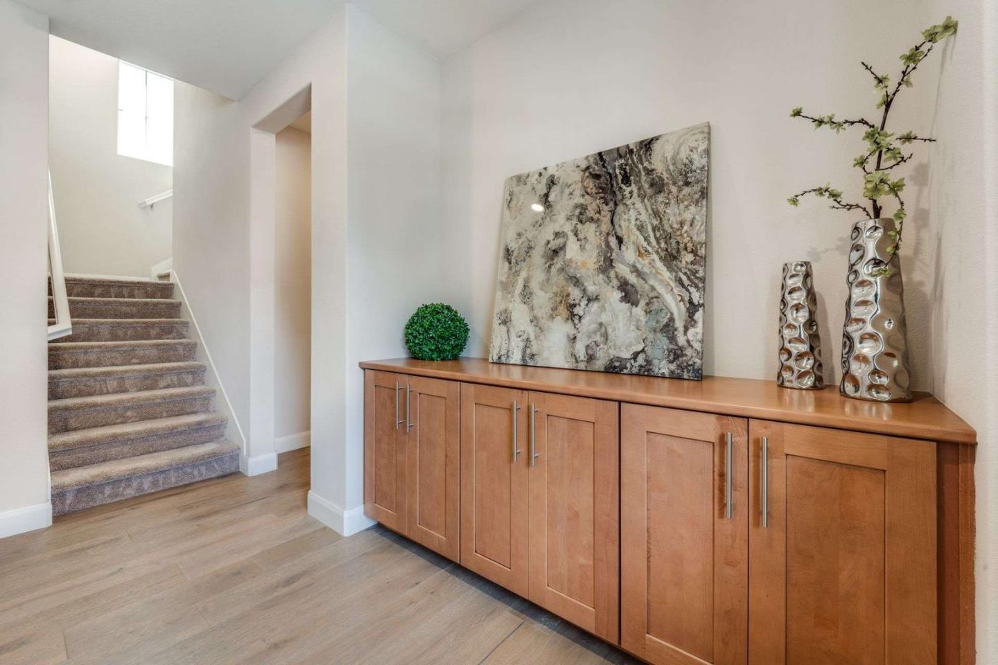 Detail Gallery Image 3 of 41 For 1573 Hidden Creek Ln, Milpitas,  CA 95035 - 4 Beds | 3/1 Baths