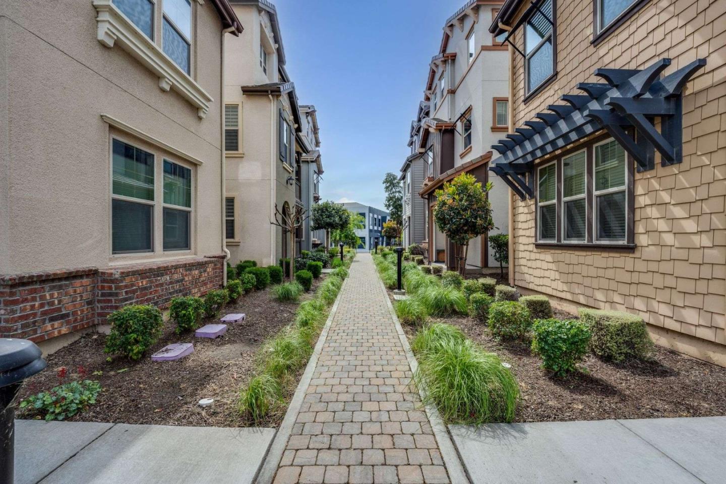 Detail Gallery Image 34 of 41 For 1573 Hidden Creek Ln, Milpitas,  CA 95035 - 4 Beds | 3/1 Baths