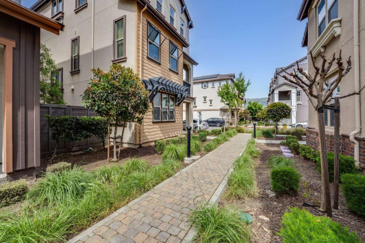 Detail Gallery Image 35 of 41 For 1573 Hidden Creek Ln, Milpitas,  CA 95035 - 4 Beds | 3/1 Baths