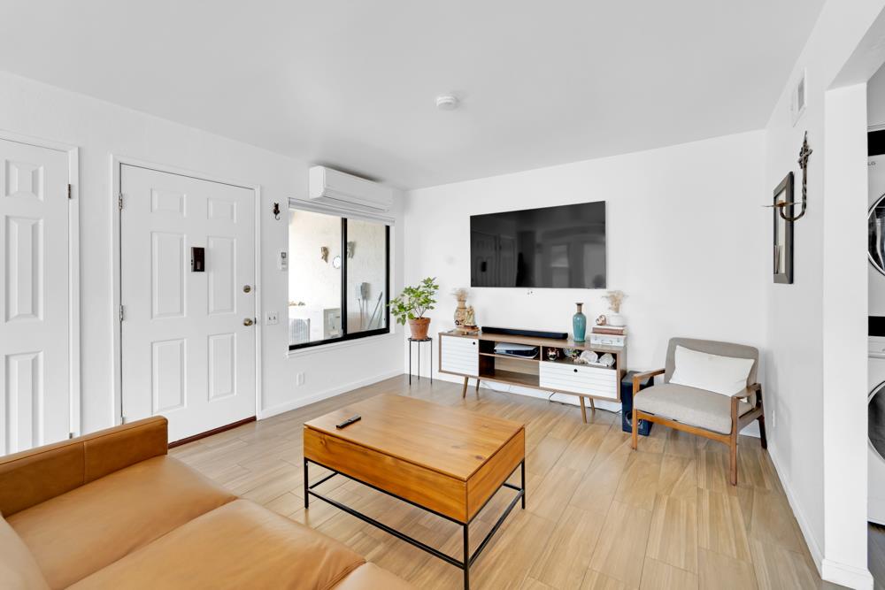 Detail Gallery Image 5 of 15 For 121 Kenbrook Cir, San Jose,  CA 95111 - 1 Beds | 1 Baths