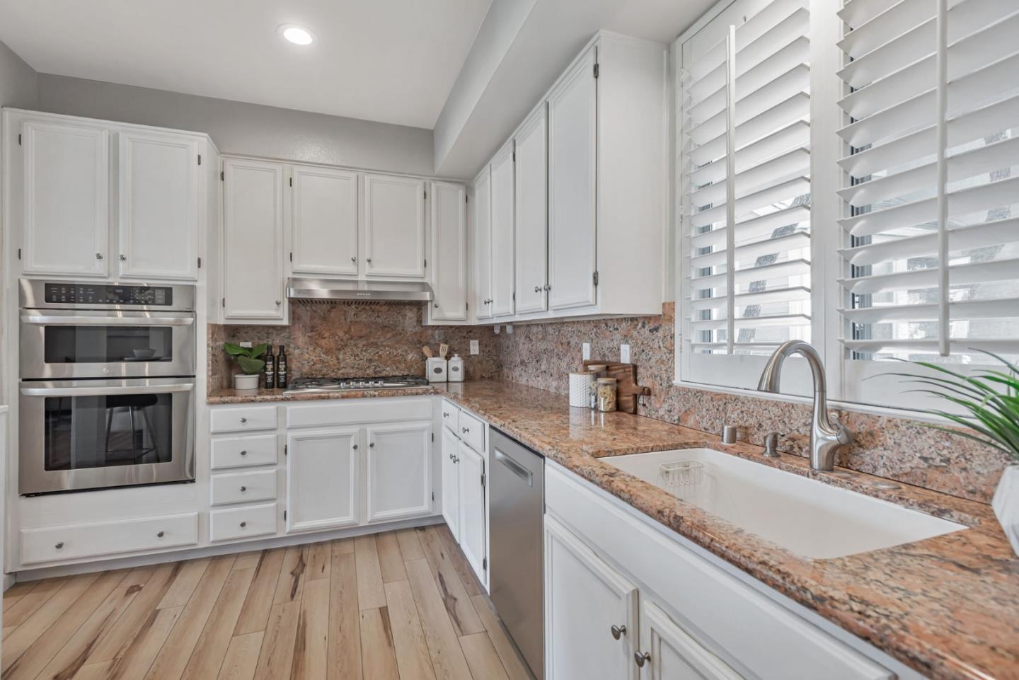 Detail Gallery Image 13 of 60 For 706 Mendocino Way, Redwood City,  CA 94065 - 3 Beds | 2/1 Baths