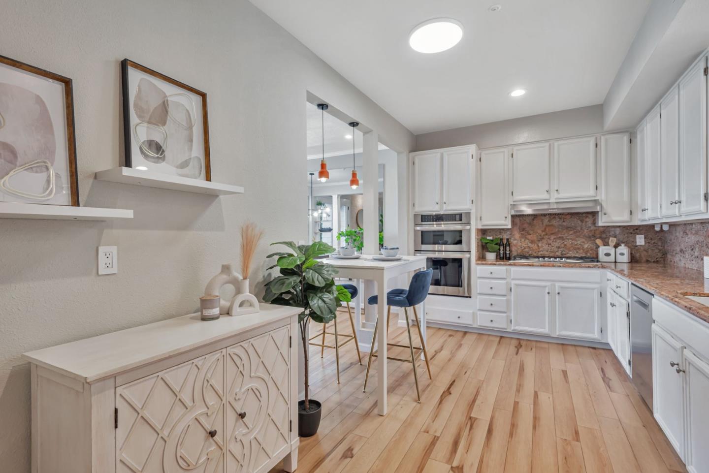 Detail Gallery Image 14 of 60 For 706 Mendocino Way, Redwood City,  CA 94065 - 3 Beds | 2/1 Baths