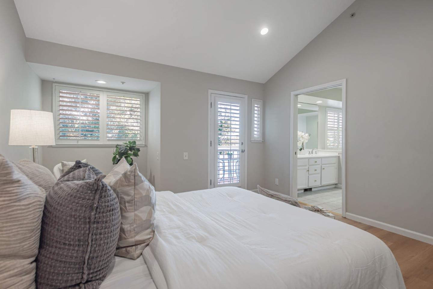 Detail Gallery Image 31 of 60 For 706 Mendocino Way, Redwood City,  CA 94065 - 3 Beds | 2/1 Baths