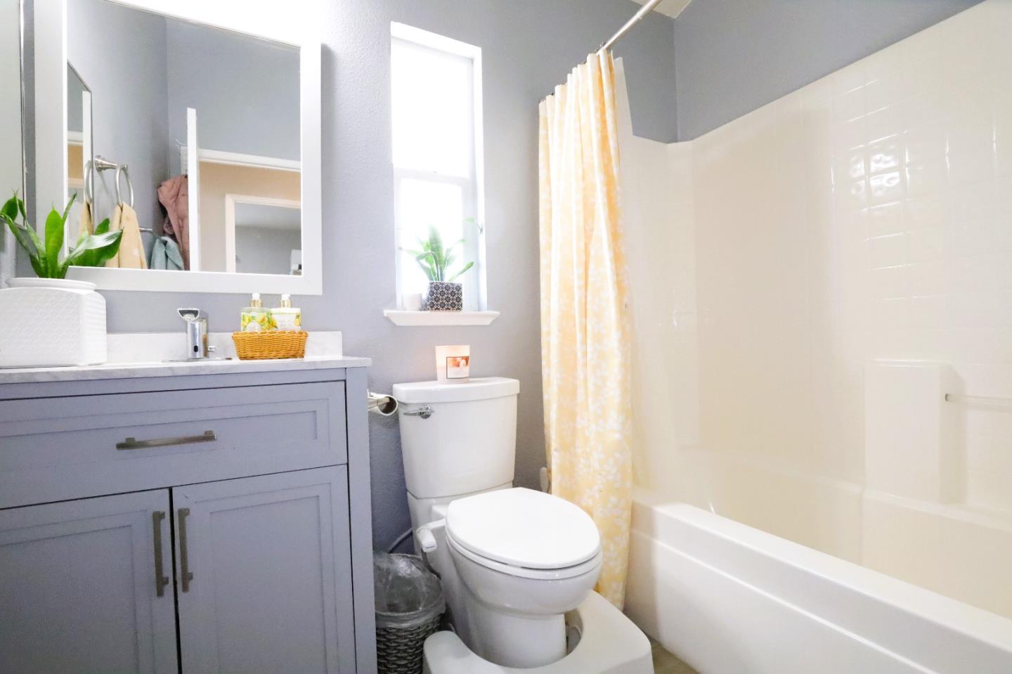 Detail Gallery Image 10 of 27 For 2600 Senter Rd #109,  San Jose,  CA 95111 - 3 Beds | 2 Baths