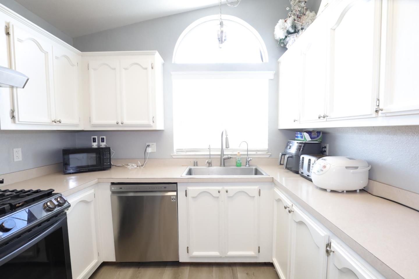 Detail Gallery Image 13 of 27 For 2600 Senter Rd #109,  San Jose,  CA 95111 - 3 Beds | 2 Baths
