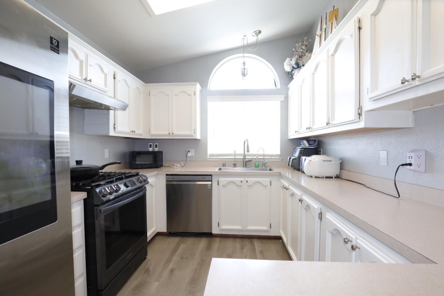 Detail Gallery Image 16 of 27 For 2600 Senter Rd #109,  San Jose,  CA 95111 - 3 Beds | 2 Baths