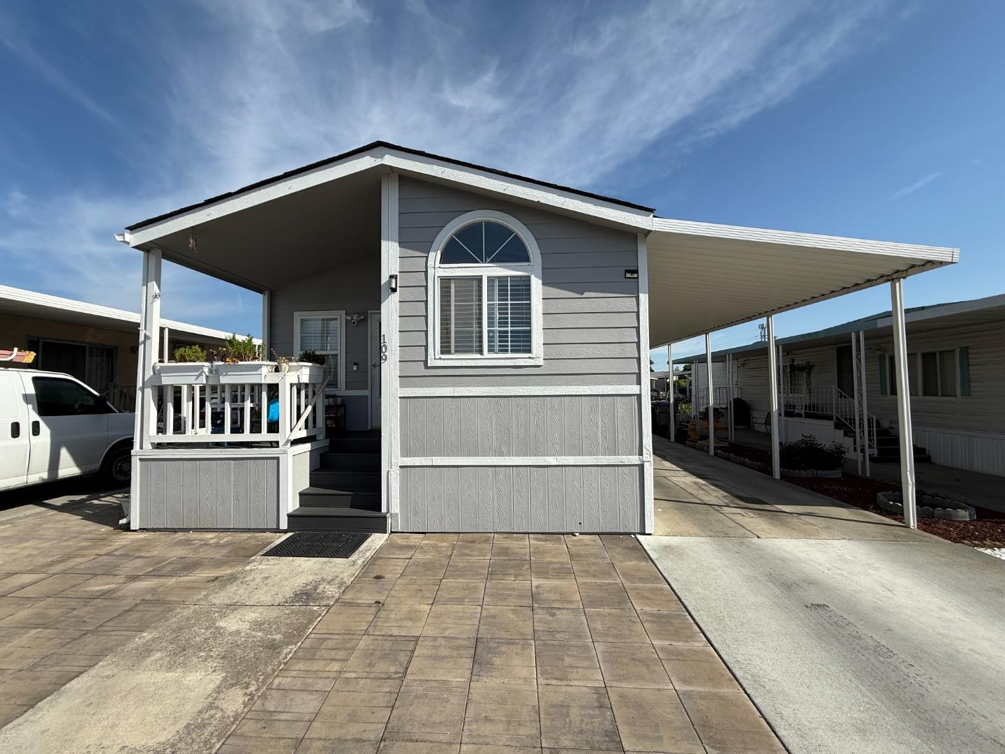 Detail Gallery Image 2 of 27 For 2600 Senter Rd #109,  San Jose,  CA 95111 - 3 Beds | 2 Baths